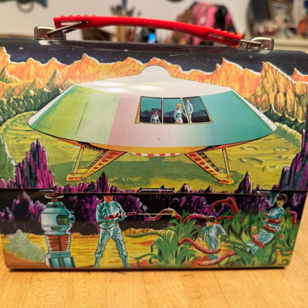 Vintage Lost in Space Metal Lunchbox - Picture 2 of 11